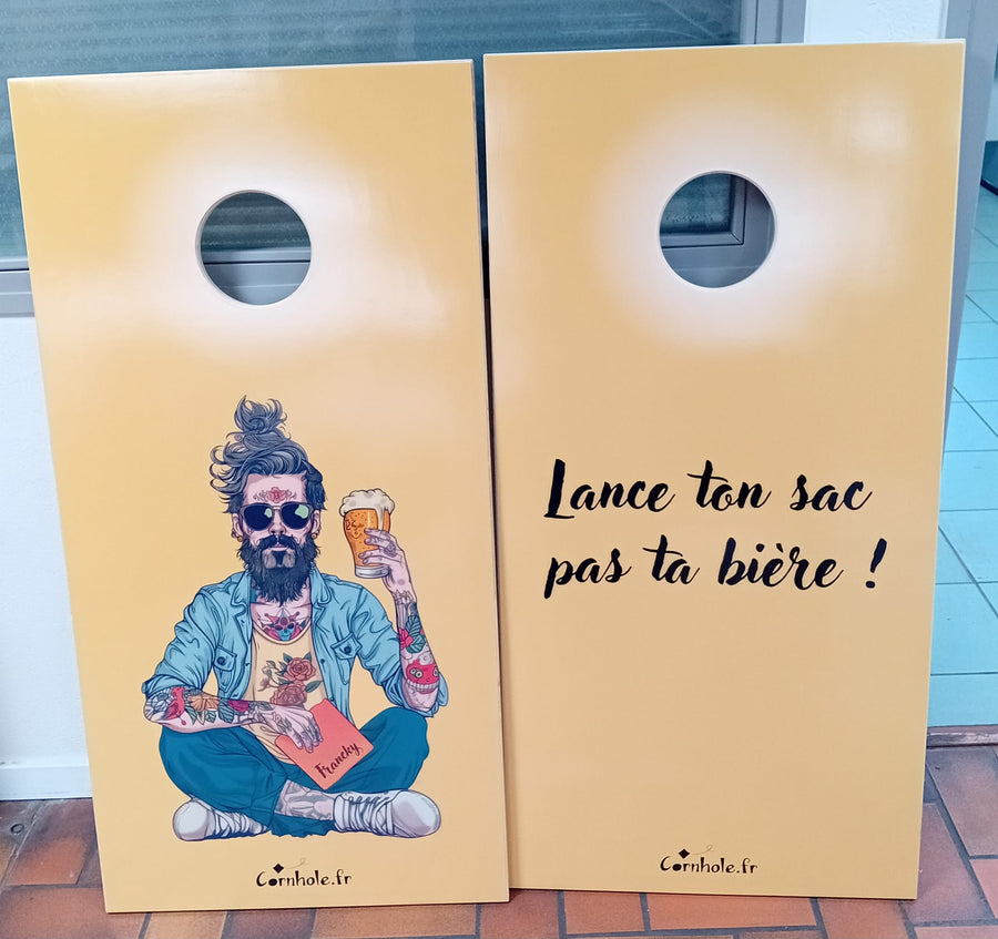 Cornhole personnalisé sur le thème de la bière - modèle de démonstration présenté au tournoi de Marolles-en-Hurepoix