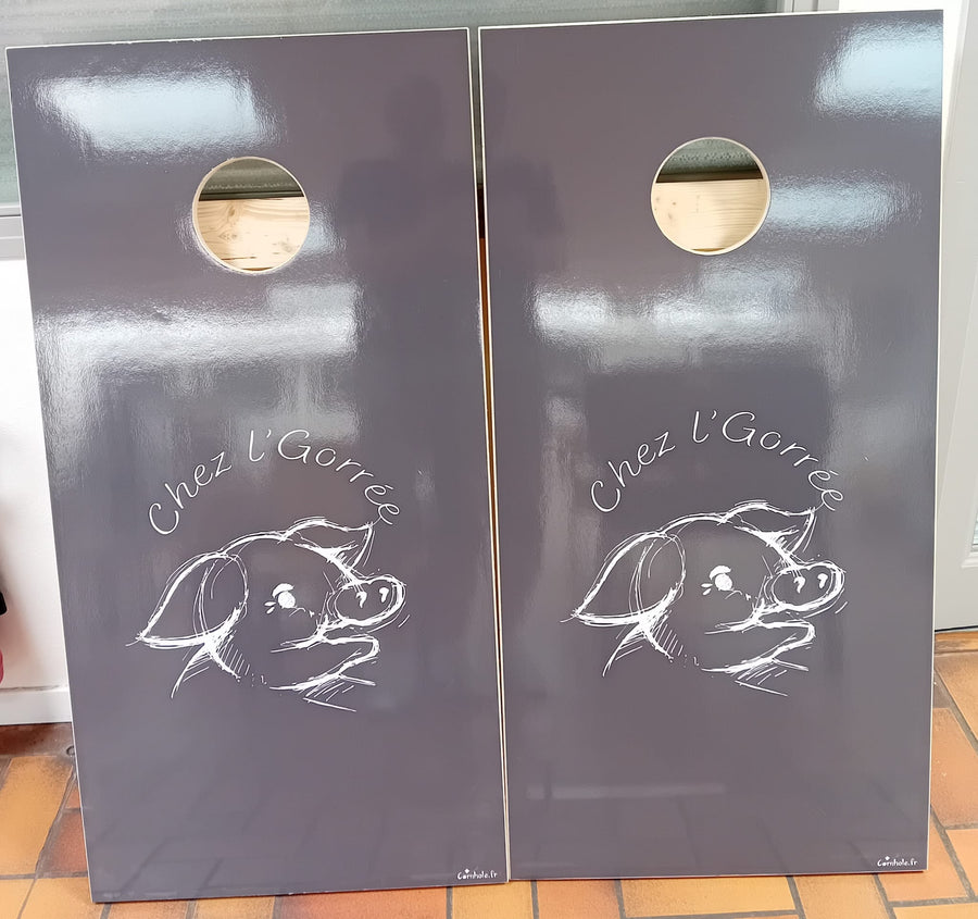 Cornhole personnalisé réalisé pour le bar café Chez l’Gorrée