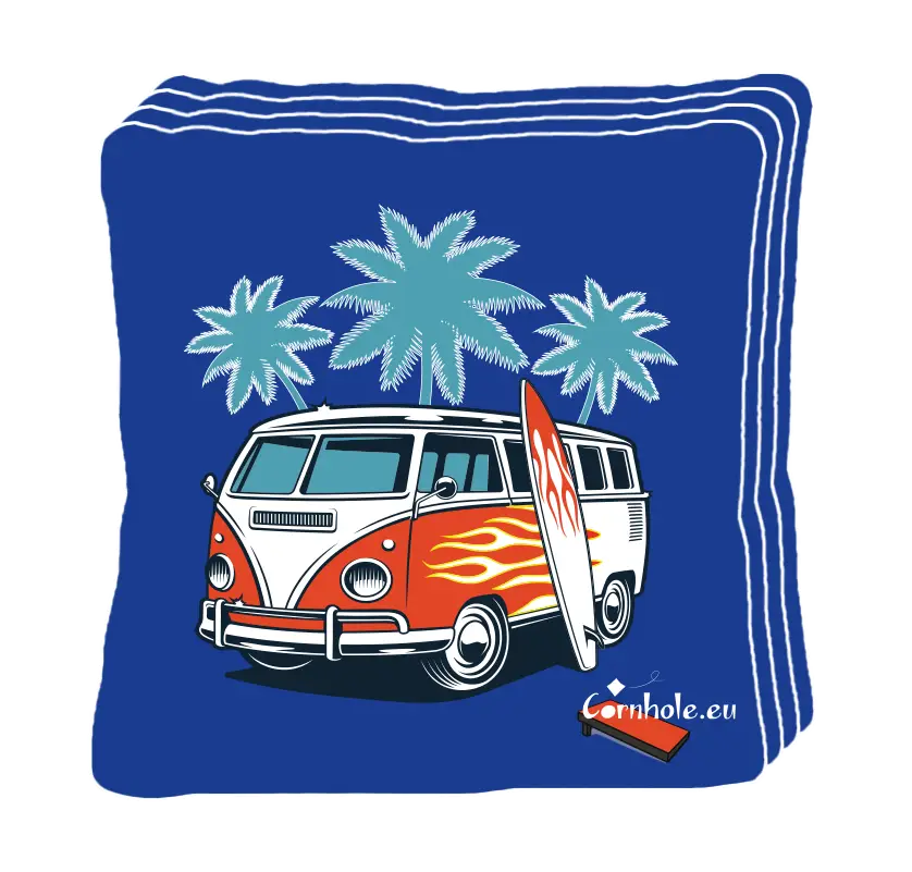 4 sacs de cornhole van de surf rouge sous les palmiers sur fond bleu, vue de face