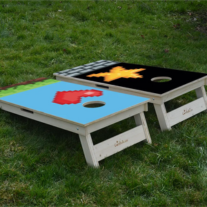 cornhole 2 planches cœur et étoile pixélisés, sur le gazon, vue de derrière