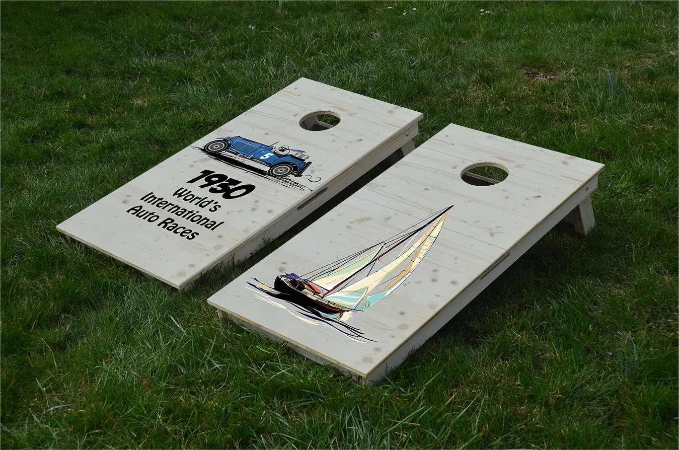 cornhole 2 planches motifs personnalisables sur fond de bois naturel, sur le gazon, vue de face