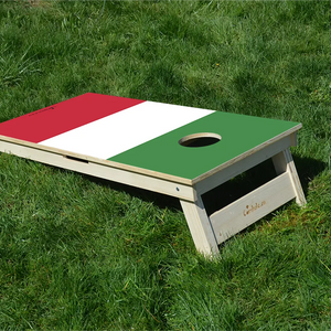 cornhole drapeau au choix, sur le gazon, vue de derrière