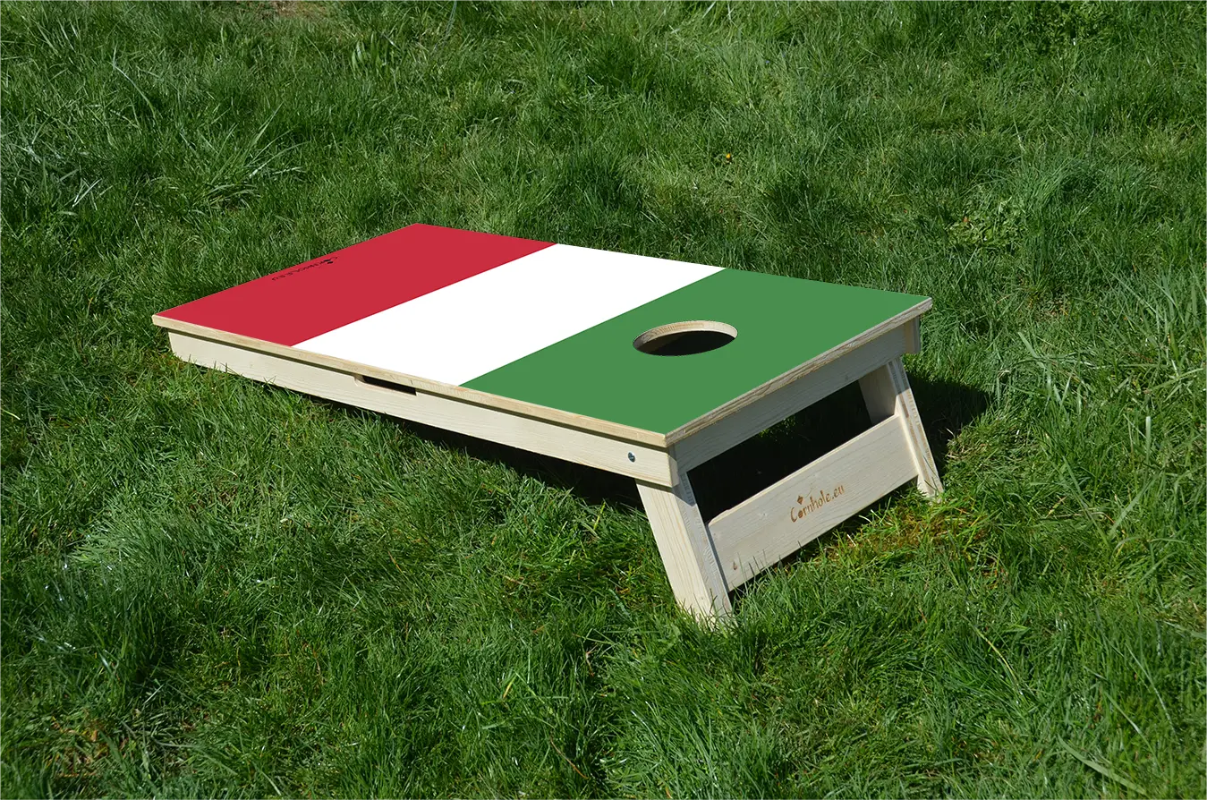 cornhole drapeau au choix, sur le gazon, vue de derrière