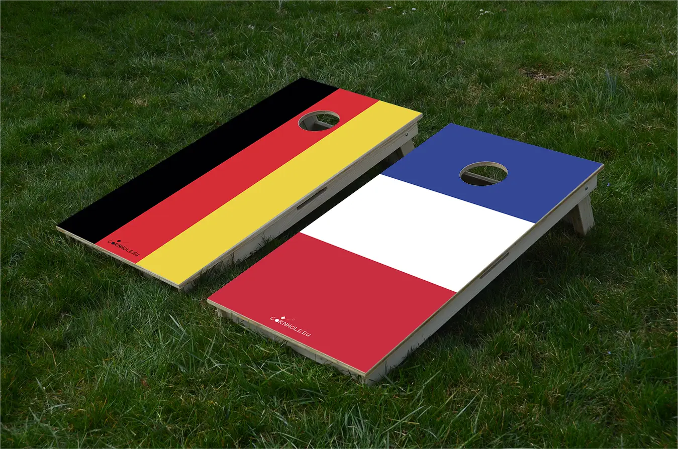 cornhole 2 planches drapeaux au choix, sur le gazon, vue de face