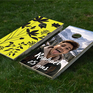 cornhole 2 planches motifs personnalisables, sur le gazon, vue de face