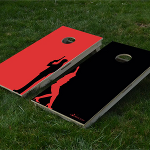 cornhole 2 planches agent secret et sexy girl, sur le gazon, vue de face