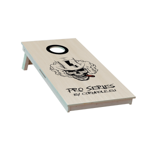 cornhole Pro de compétition tête de mort en train de fumer un cigare, vue de face