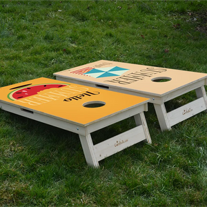 cornhole 2 planches parasol summer time et pastèque hello summer, sur le gazon, vue de derrière