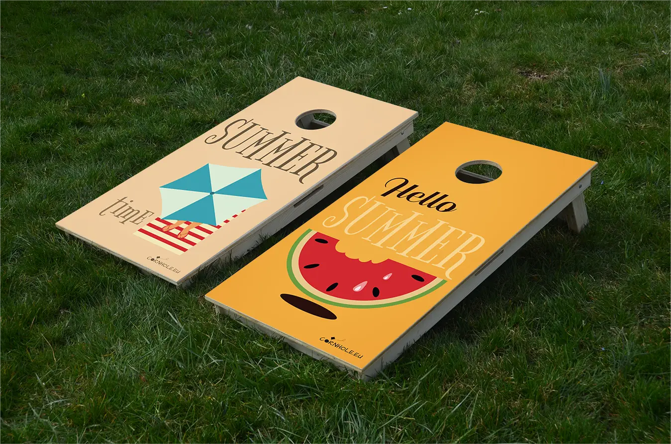 cornhole 2 planches parasol summer time et pastèque hello summer, sur le gazon, vue de face