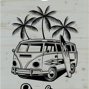 décor détaillé cornhole van vw de surf avec sa planche accolée sous les palmiers, vue de face
