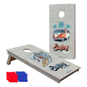 cornhole 2 planches van de surf et squelette surfant une vague, vue de face
