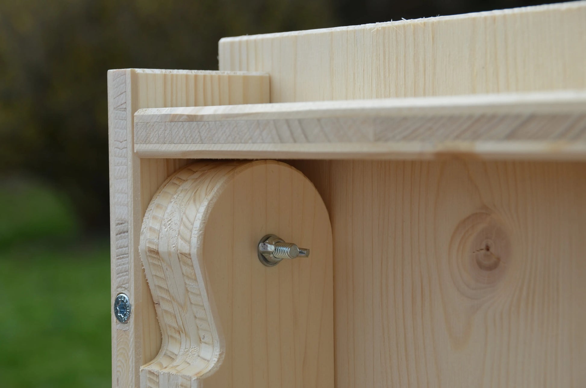 pied rotatif de cornhole en bois, vue de profil